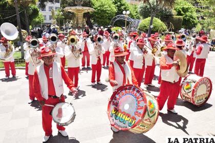 La Morenada Central Oruro fundada por la Comunidad Cocani celebró al ritmo de sus bandas
