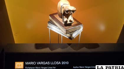 Hipopótamo de madera que perteneció a la colección de Mario Vargas Llosa, Museo Nobel