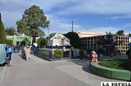 Cementerio listo para acoger a los visitantes