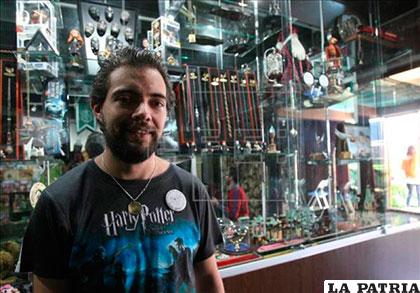 El mexicano Asher Silva, en el museo de su propiedad, dedicado a Harry Potter