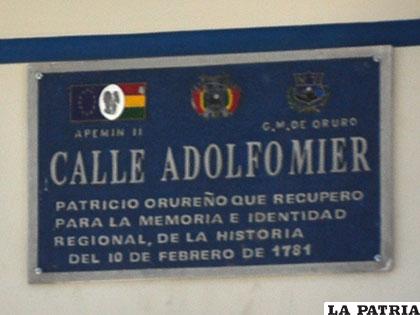 Aún perdura el letrero de la otrora calle Alianza,  hoy Adolfo Mier