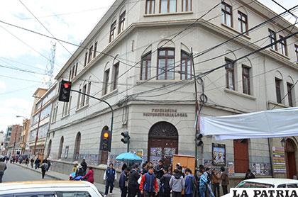 Edificio central de la Universidad Técnica de Oruro (UTO)