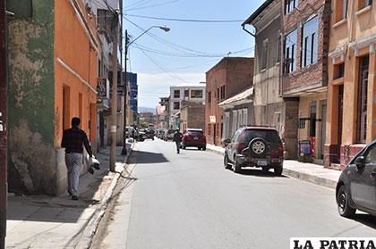 Es una calle nominada en homenaje a la fundación de Oruro