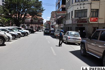 La calle La Plata es un referente de Oruro porque es una de las que circunda la plaza principal