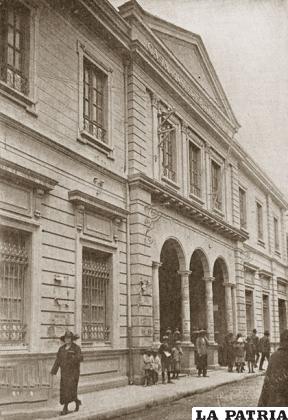 El histórico edificio de Correo en la década de 1920. (Foto Miguel Salas Aguilar)