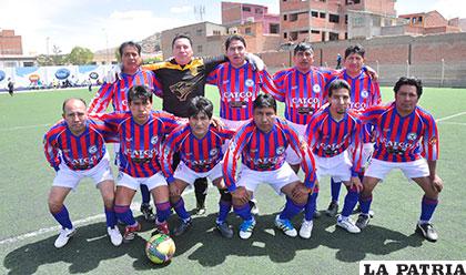 El plantel de jugadores de Cat Co con el objetivo de consagrarse en el fútbol Mutual