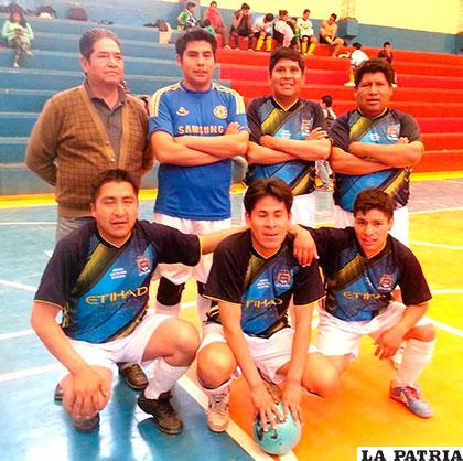 Los integrantes del equipo de Mariachi Arenal-Luz de Luna