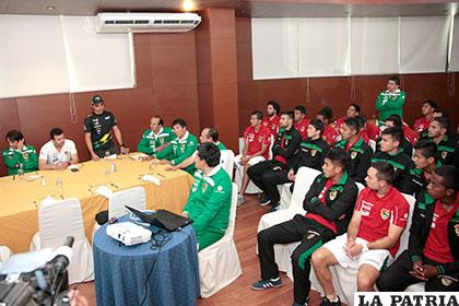 Durante la charla de Salvatierra a los seleccionados /APG
