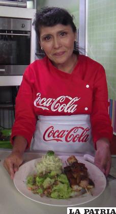 Lizzie Gutierrez, es la ganadora del premio Coca-Cola