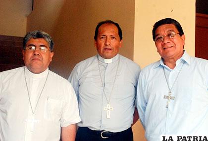 Directiva de la CEB, Monseñor Oscar Aparicio (izq.), Monseñor Ricardo Centellas (centro) y Monseñor Aurelio Pesoa (der.) /ANF