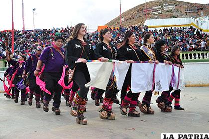 Simpatía y belleza en los Phujllay Oruro 