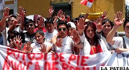 Grupo de universitarios potosinos le dicen No a la reelección de Morales /erbol.com.bo
