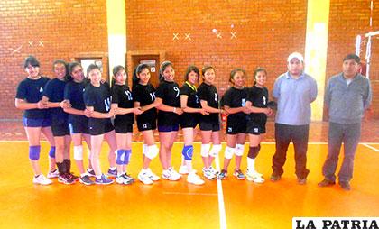 Las integrantes del seleccionado orureño, bajo la dirección de Juan Ríos