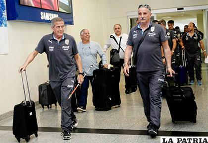 Tabárez junto s sus dirigidos viajaron a Ecuador /eluniverso.com