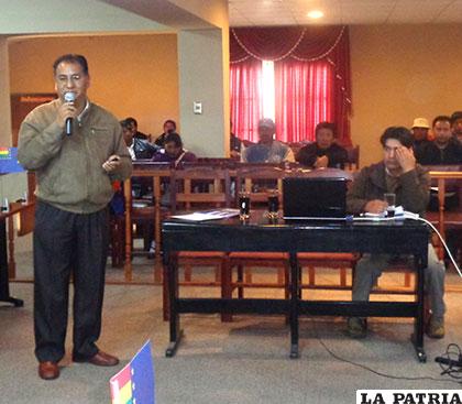 Gerente del FPS, Santos Tito, en la Brigada Parlamentaria explicando proyectos y programas