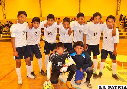 El equipo de futsal del colegio Sebastián Pagador