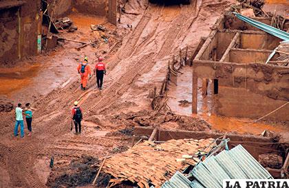 Avalancha en complejo minero que sepultó siete distritos en Brasil /nacion.com