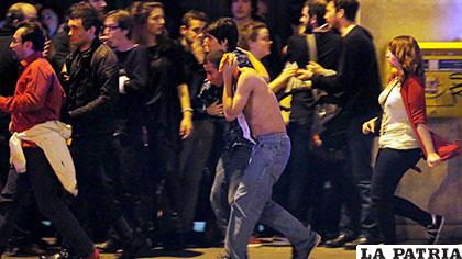 La toma de rehenes en la sala de conciertos Bataclan de París terminó con terroristas abatidos /ecestaticos.com
