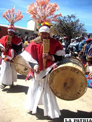 Vestimenta que usan los Mallkus de Taypi Aika de Italaque