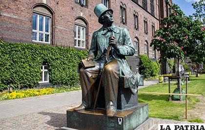 Monumento a Andersen en Copenhague-Dinamarca