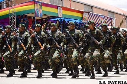 Militares del Regimiento Méndez Arcos de Challapata