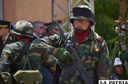 La mirada firme del soldado boliviano