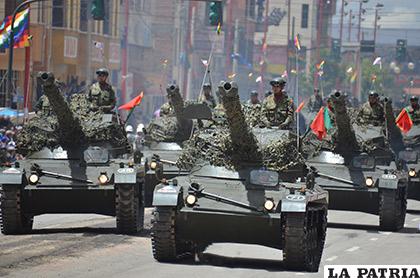 Militares protagonizaron en Oruro un homenaje a los 205 años del Ejército