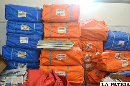 Varias carpas que no fueron entregadas siguen almacenadas en la Casa Municipal de Cultura