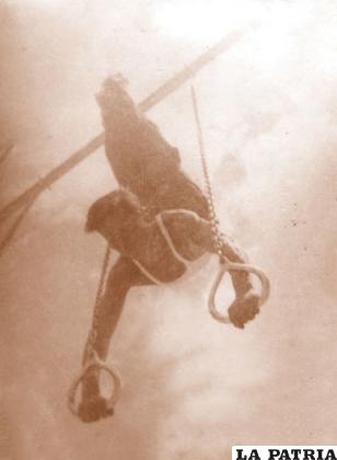José Bracamonte en la práctica de acrobacia con argollas (1940)