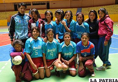 El equipo de futsal del colegio Carmen Guzmán de Mier