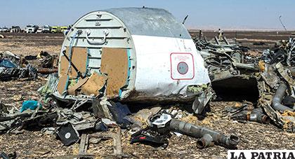 Los restos del avión ruso Airbus-321 siniestrado en Egipto  como consecuencia de una explosión provocada en su interior /wordpress.com