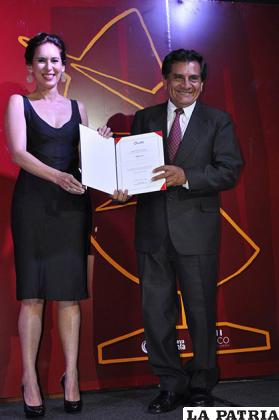 Oscar Coca recibió el reconocimiento como líder empresarial