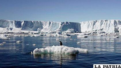 5 mil millones de toneladas de masa de hielo que está perdiendo al año