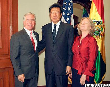 El embajador de China en Bolivia, Wu Yuanshan (Centro) /eldiario.net
