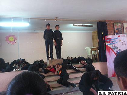 Una escena de la presentación del teatro de la Unidad Educativa Juan Pablo