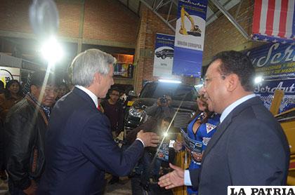 El vicepresidente Álvaro García visitó el stand de ImSerAuto