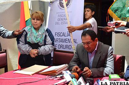 La fiscal de Distrito, Dubeysa Palacios (izquierda), y el Fiscal General, Ramiro Guerrero (derecha) anunciaron los cambios