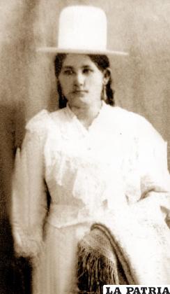 Celia Escóbar Aguilar, abuela materna de Víctor Montoya