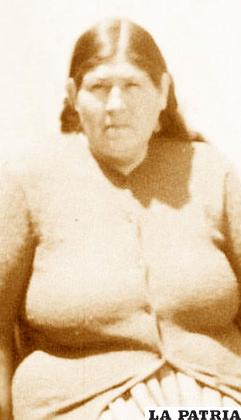 Eugenia Ortuño, la abuela con quien vivió el autor durante su infancia