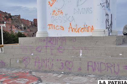 Muchos grafitis en el Faro de Conchupata