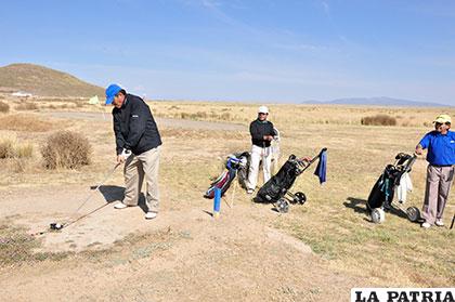 Los torneos de golf se disputan en los links de Capachos