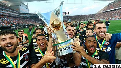 Corinthians festejó a lo grande tras golear a Sao Paulo