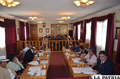 Dirigentes de Avance de Obras estuvieron presentes en la sesión del Concejo