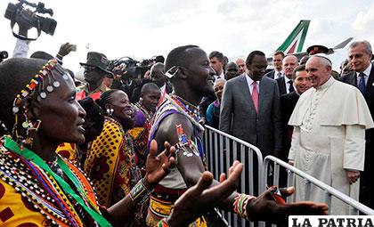 El Papa Francisco inició en Kenia su primera gira por África /t13.cl