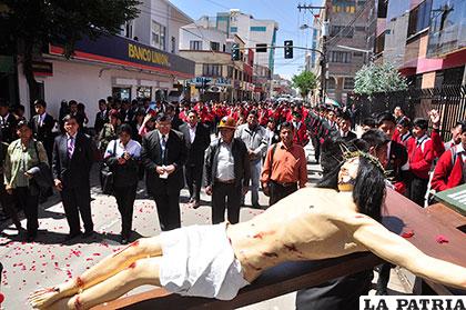 Imagen de Cristo crucificado fue entregado a la comunidad sarachista