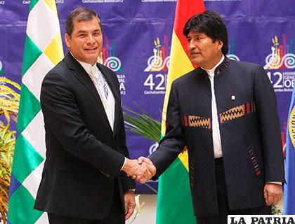 Los presidentes  de Bolivia y Ecuador; Evo Morales y Rafael Correa /lagazzettadf.com