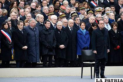 Hollande y miembros de su gobierno asistieron al homenaje a víctimas de los atentados yihadistas /heraldo.es