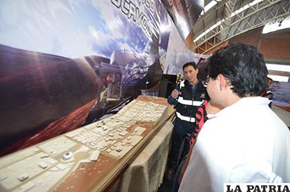 El stand del teleférico está en el Pabellón 