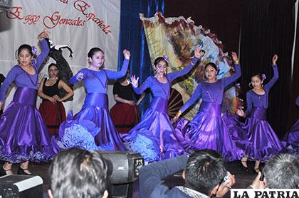 Jovencitas integrantes del Ballet Español de Egui Gonzales