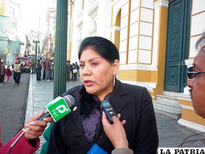 La diputada de la oposición, Norma Piérola /blogspot.com